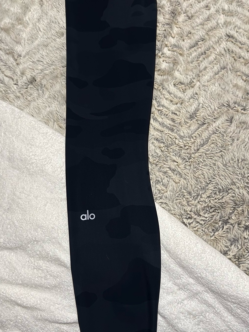 Alo Women’s Black Camo Leggings